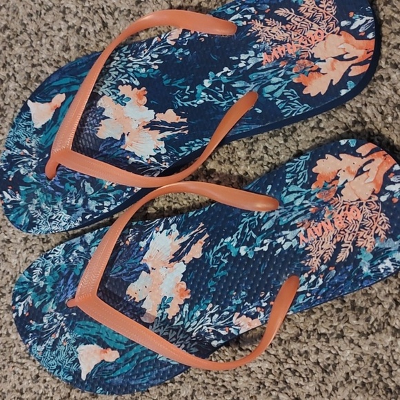 Old Navy Floral Flip Flops - Picture 2 of 4